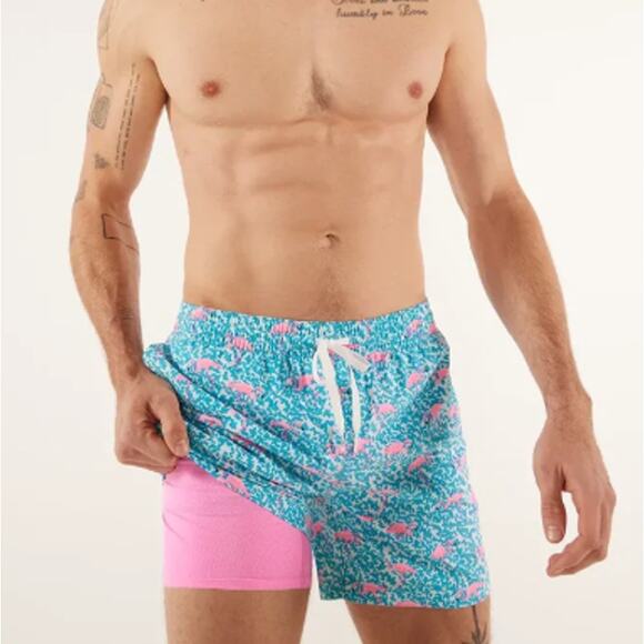 Chubbies Men's The Domingos Are For Flamingos 5.5" Classic Swim Trunk Size M - Picture 1 of 12